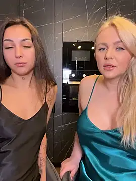 Snapshot of Keep_us_wild chatting on March 5, 2025, 10:43 pm Keep us wild online show from March 5, 2025, 10:43 pm