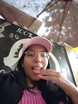 Snapshot of SheenaBrooke chatting on February 3, 2026, 5:16 am SheenaBrooke online show from February 3, 2026, 5:16 am