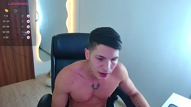 Snapshot of harrisoncuper chatting on April 6, 2026, 11:06 pm harrisoncuper online show from April 6, 2026, 11:06 pm