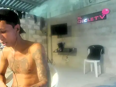 Snapshot of EL-CHICLE-TV chatting on January 8, 2025, 8:39 pm EL-CHICLE-TV online show from January 8, 2025, 8:39 pm