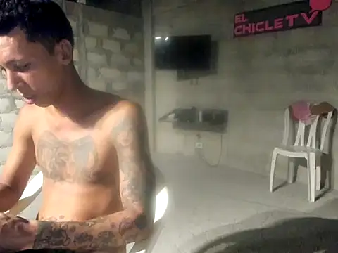 Snapshot of EL-CHICLE-TV chatting on December 23, 2024, 4:01 am EL-CHICLE-TV online show from December 23, 2024, 4:01 am