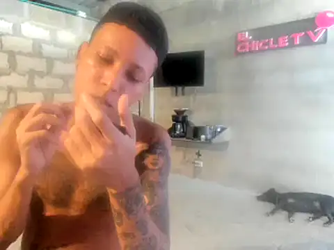 Snapshot of EL-CHICLE-TV chatting on January 28, 2025, 8:15 pm EL-CHICLE-TV online show from January 28, 2025, 8:15 pm