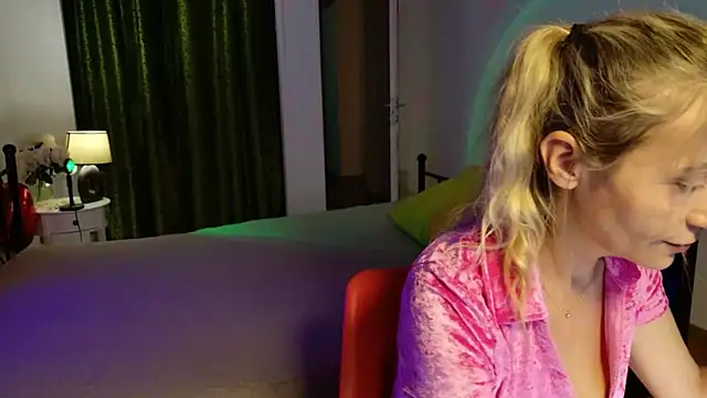 ZoeGrant online show from May 14, 2026, 5:21 pm