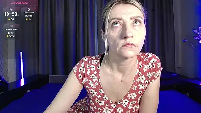 ZoeGrant online show from February 24, 2025, 8:03 pm