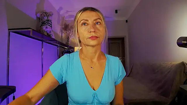 ZoeGrant online show from October 13, 2025, 5:36 pm