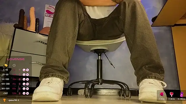 TomLover 12 online show from March 17, 2026, 4:04 am