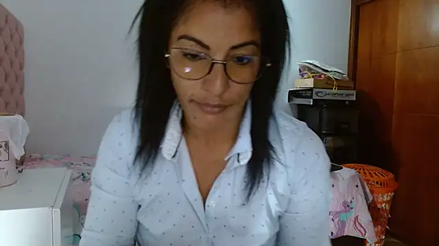 kateleyagrey online show from March 20, 2025, 12:22 pm