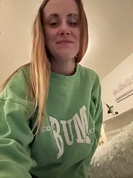 Snapshot of ClumsyLink chatting on November 5, 2025, 8:39 am ClumsyLink online show from November 5, 2025, 8:39 am