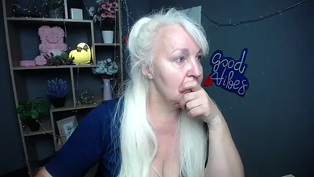 Snapshot of BlondyLeeBest chatting on July 11, 2026, 6:41 pm BlondyLeeBest online show from July 11, 2026, 6:41 pm
