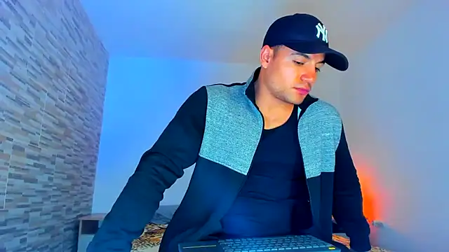 Snapshot of nicolas_herrera chatting on March 8, 2025, 3:17 am nicolas herrera online show from March 8, 2025, 3:17 am