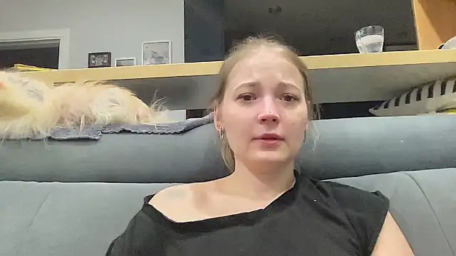 Snapshot of CharmingSarah chatting on April 8, 2026, 4:41 pm CharmingSarah online show from April 8, 2026, 4:41 pm