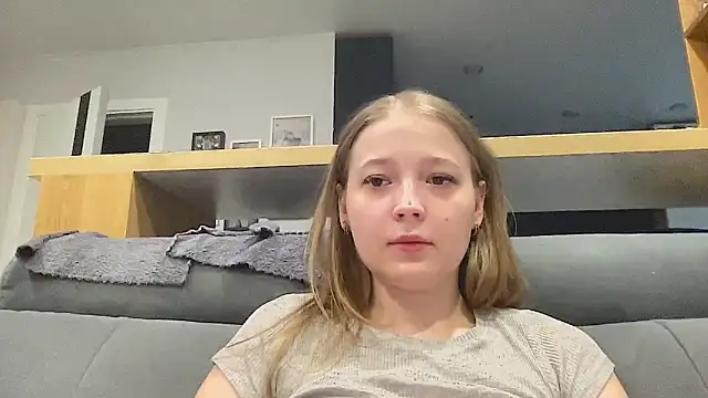Snapshot of CharmingSarah chatting on May 28, 2026, 4:35 pm CharmingSarah online show from May 28, 2026, 4:35 pm