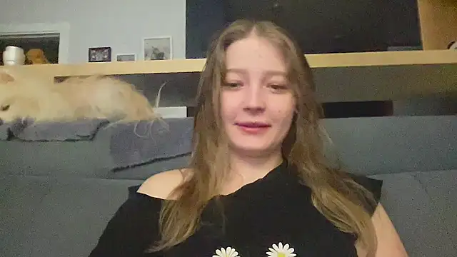 Snapshot of CharmingSarah chatting on April 2, 2026, 4:02 pm CharmingSarah online show from April 2, 2026, 4:02 pm