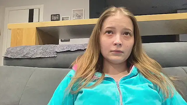 Snapshot of CharmingSarah chatting on April 25, 2026, 3:53 pm CharmingSarah online show from April 25, 2026, 3:53 pm
