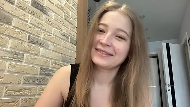 Snapshot of CharmingSarah chatting on April 25, 2026, 10:18 am CharmingSarah online show from April 25, 2026, 10:18 am