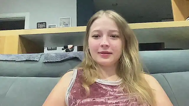 Snapshot of CharmingSarah chatting on November 13, 2025, 5:39 pm CharmingSarah online show from November 13, 2025, 5:39 pm