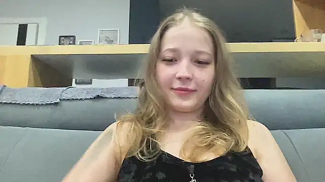 Snapshot of CharmingSarah chatting on May 14, 2026, 4:26 pm CharmingSarah online show from May 14, 2026, 4:26 pm