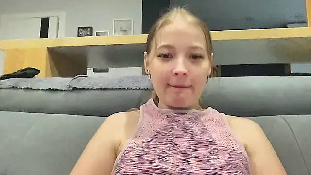 Snapshot of CharmingSarah chatting on May 21, 2026, 4:26 pm CharmingSarah online show from May 21, 2026, 4:26 pm