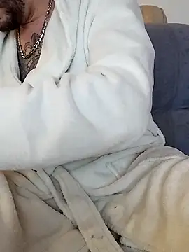 LoGaNfree88 online show from December 18, 2025, 4:28 am