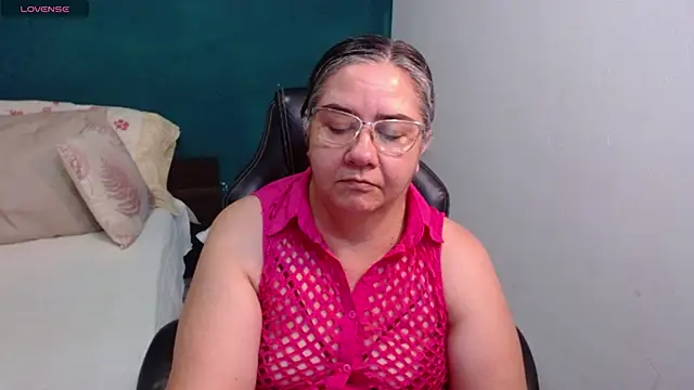 Snapshot of scaelettdubois chatting on April 23, 2026, 3:35 am scaelettdubois online show from April 23, 2026, 3:35 am