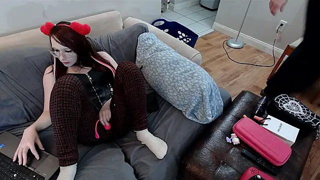 Snapshot of EmoDream1998 chatting on February 14, 2025, 8:48 pm EmoDream1998 online show from February 14, 2025, 8:48 pm