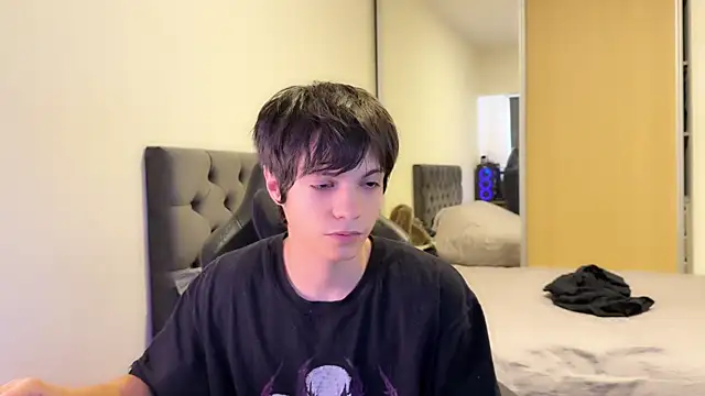 Snapshot of SasukeUhchiaa chatting on March 19, 2025, 9:37 pm SasukeUhchiaa online show from March 19, 2025, 9:37 pm