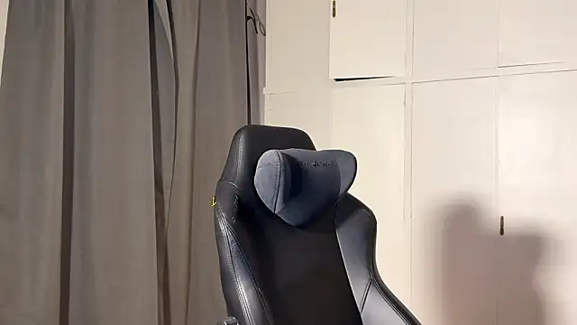 Snapshot of SasukeUhchiaa chatting on February 11, 2026, 5:07 am SasukeUhchiaa online show from February 11, 2026, 5:07 am