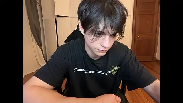 Snapshot of SasukeUhchiaa chatting on December 22, 2025, 6:02 am SasukeUhchiaa online show from December 22, 2025, 6:02 am