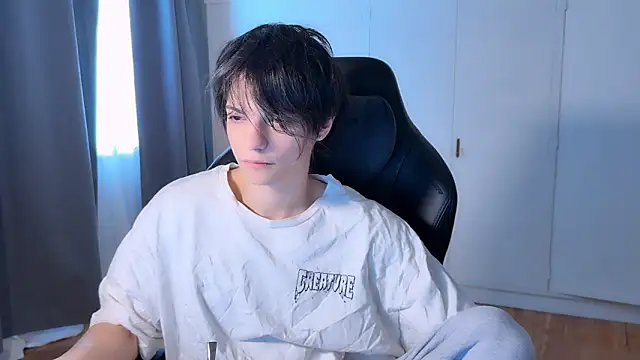 Snapshot of SasukeUhchiaa chatting on February 9, 2026, 2:15 pm SasukeUhchiaa online show from February 9, 2026, 2:15 pm