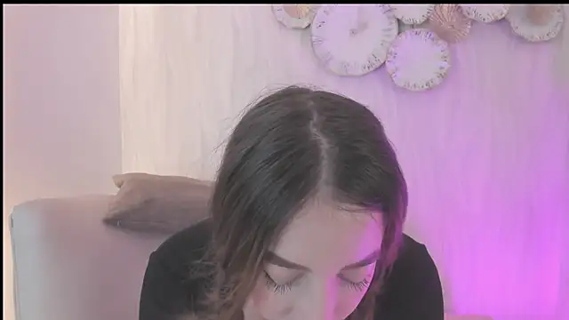 Snapshot of Meredit_Lane chatting on June 18, 2026, 6:57 pm Meredit Lane online show from June 18, 2026, 6:57 pm