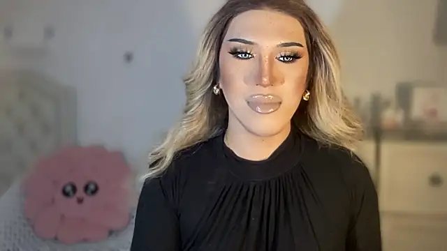 Ts glamxxxx online show from October 18, 2025, 8:05 am