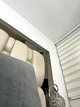 ALISSON FOXXX1 online show from October 18, 2025, 4:42 pm