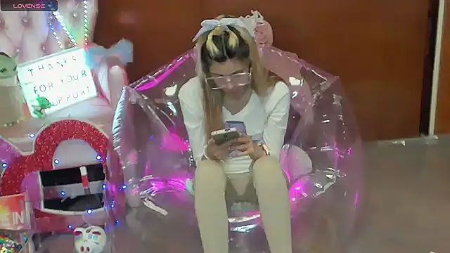 Skinygirl online show from March 8, 2026, 10:46 pm