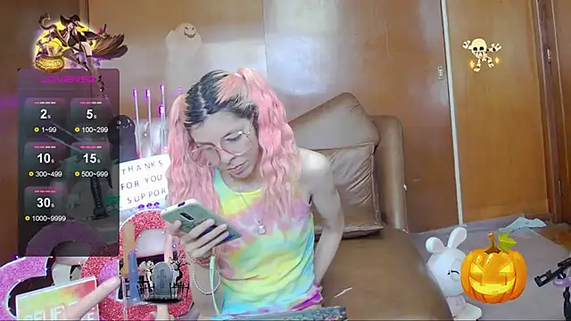 Skinygirl online show from November 2, 2025, 7:08 pm