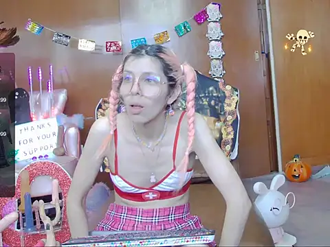 Skinygirl online show from November 1, 2025, 8:03 pm