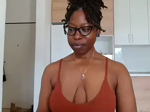 Snapshot of MadamIndigo chatting on January 16, 2026, 11:14 am MadamIndigo online show from January 16, 2026, 11:14 am