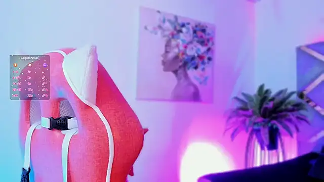 lucy neil online show from November 1, 2025, 2:40 am