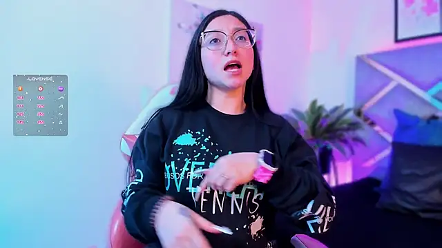 lucy neil online show from November 6, 2025, 2:37 am