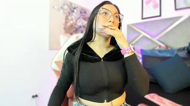 lucy neil online show from October 31, 2025, 2:30 am