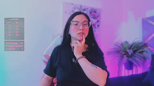 lucy neil online show from December 17, 2025, 3:39 pm