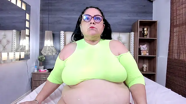 mommy cute online show from May 25, 2026, 8:29 pm