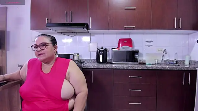 mommy cute online show from May 26, 2026, 8:51 pm