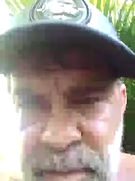Snapshot of Peludo173317 chatting on February 9, 2025, 1:35 pm Peludo173317 online show from February 9, 2025, 1:35 pm