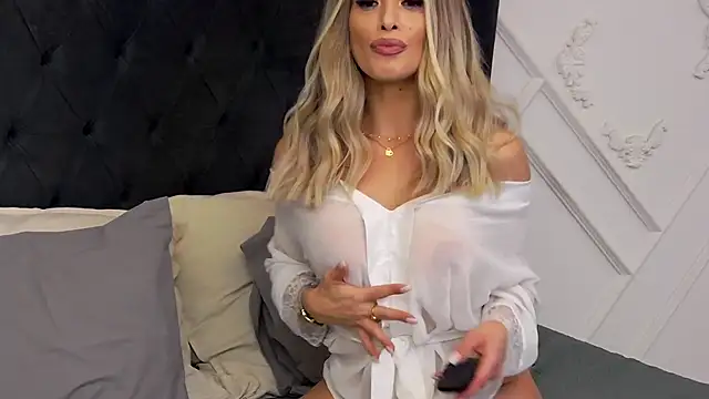 Snapshot of AlexisLevy chatting on March 4, 2025, 8:49 pm AlexisLevy online show from March 4, 2025, 8:49 pm