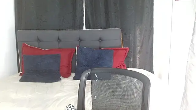 Snapshot of vaness_weet chatting on November 18, 2025, 7:50 pm vaness weet online show from November 18, 2025, 7:50 pm