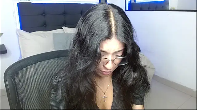 Snapshot of vaness_weet chatting on November 29, 2025, 8:20 pm vaness weet online show from November 29, 2025, 8:20 pm