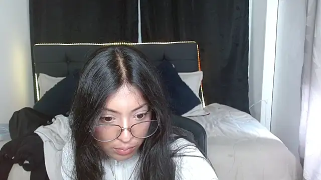 Snapshot of vaness_weet chatting on November 20, 2025, 7:36 pm vaness weet online show from November 20, 2025, 7:36 pm