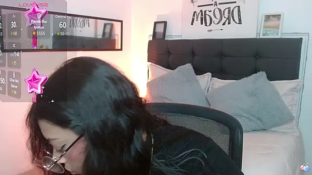 Snapshot of vaness_weet chatting on October 11, 2025, 7:37 pm vaness weet online show from October 11, 2025, 7:37 pm