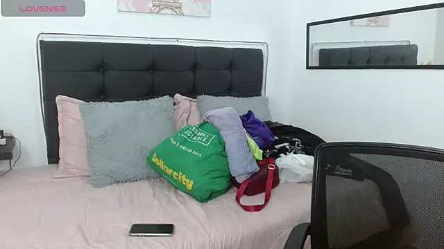 vaness weet online show from April 3, 2026, 8:37 pm