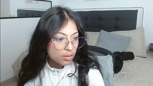 Snapshot of vaness_weet chatting on April 23, 2026, 7:48 pm vaness weet online show from April 23, 2026, 7:48 pm